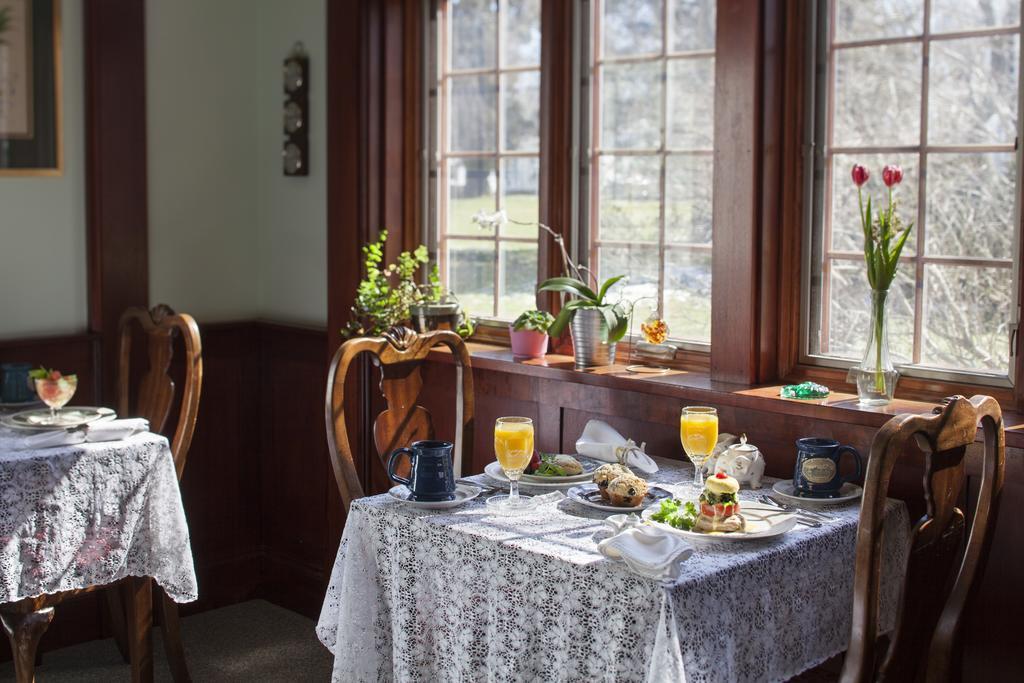 Isaiah Jones Homestead Bed And Breakfast Sandwich Exterior photo