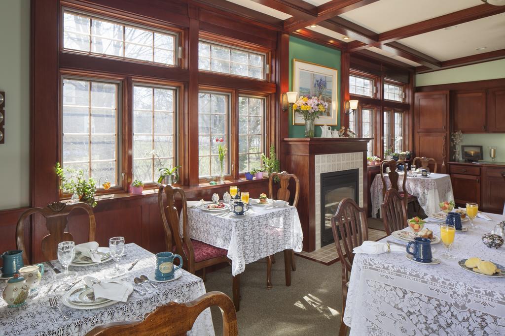 Isaiah Jones Homestead Bed And Breakfast Sandwich Exterior photo