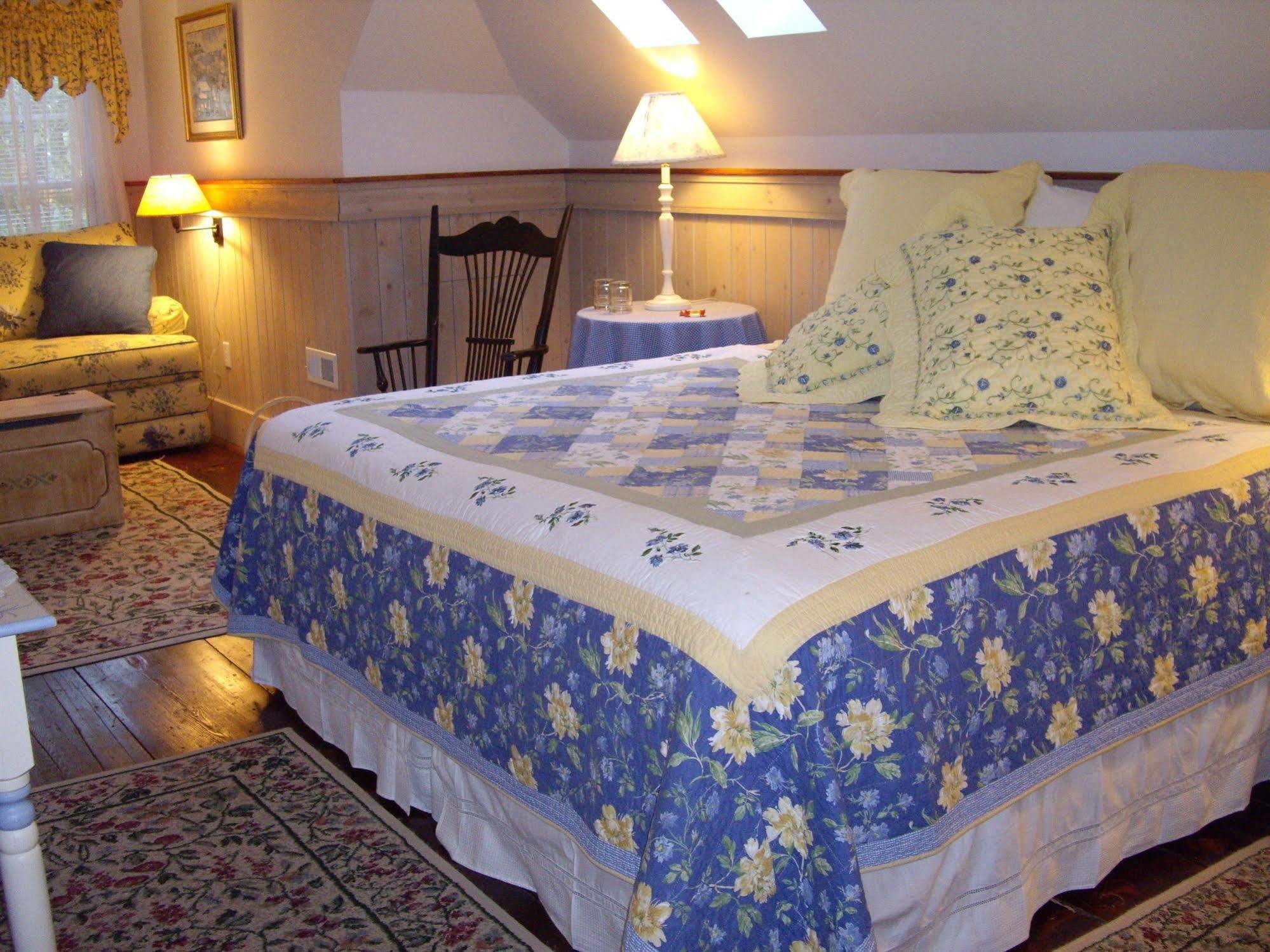 Isaiah Jones Homestead Bed And Breakfast Sandwich Exterior photo
