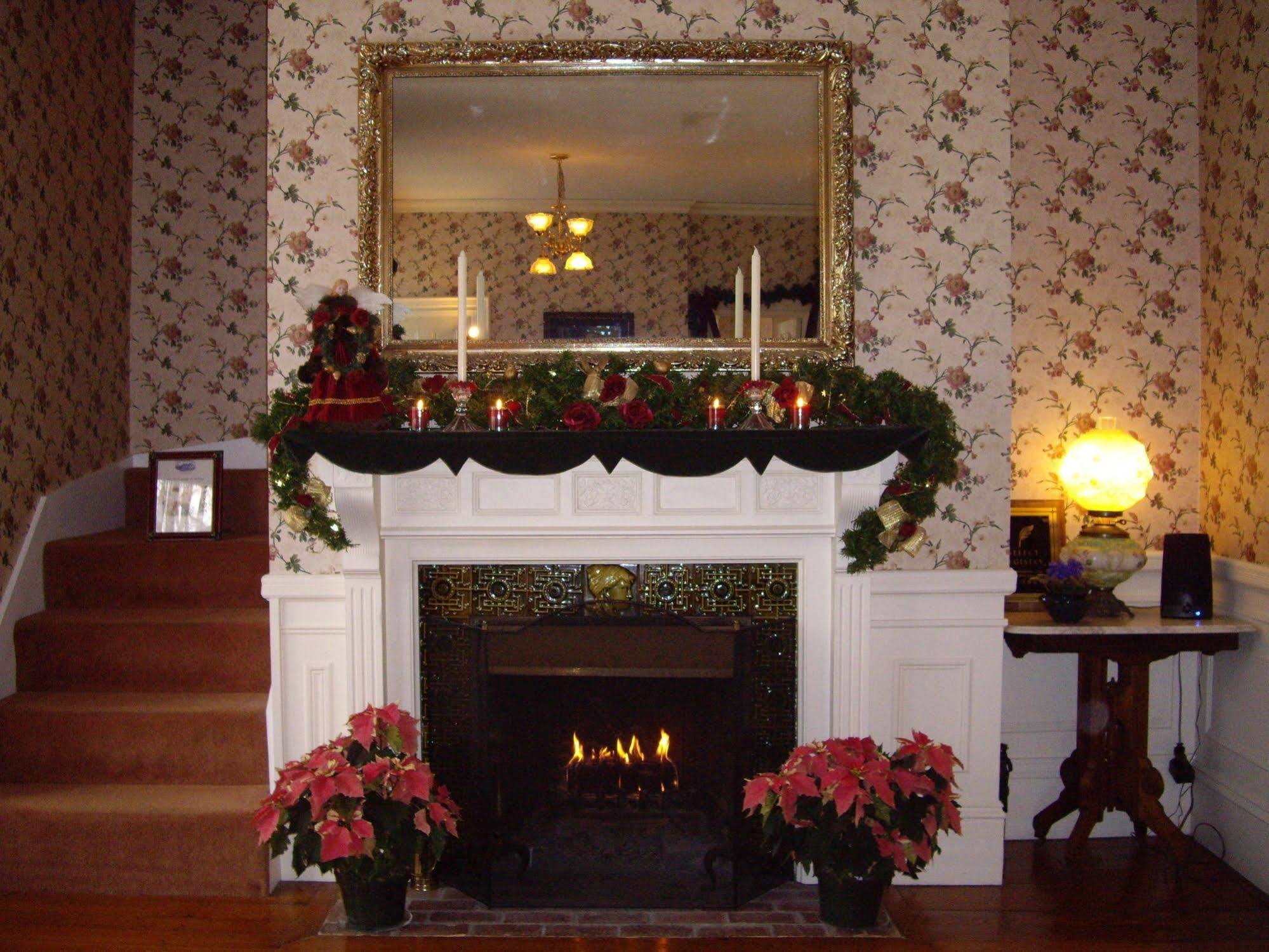 Isaiah Jones Homestead Bed And Breakfast Sandwich Exterior photo